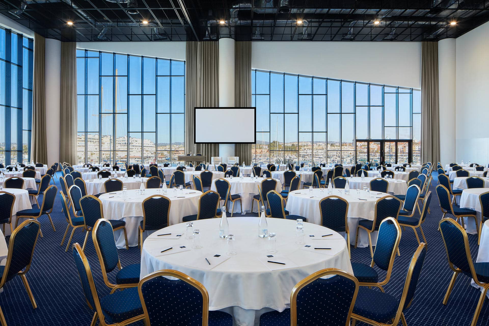 Tivoli_Marina_Vilamoura_Algarve_Resort_Meeting_Room_Centro_Congressos_Algarve_Fenix_Meeting_Room_Banquet_Setup_Detail